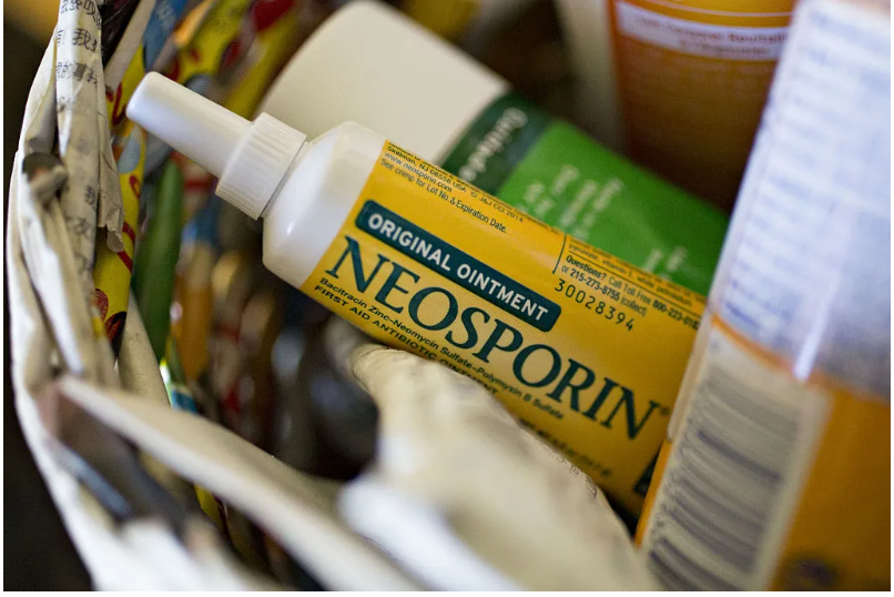 在鼻腔中涂抹孚諾軟膏（Neosporin）真的可以幫助預(yù)防病毒感染嗎？